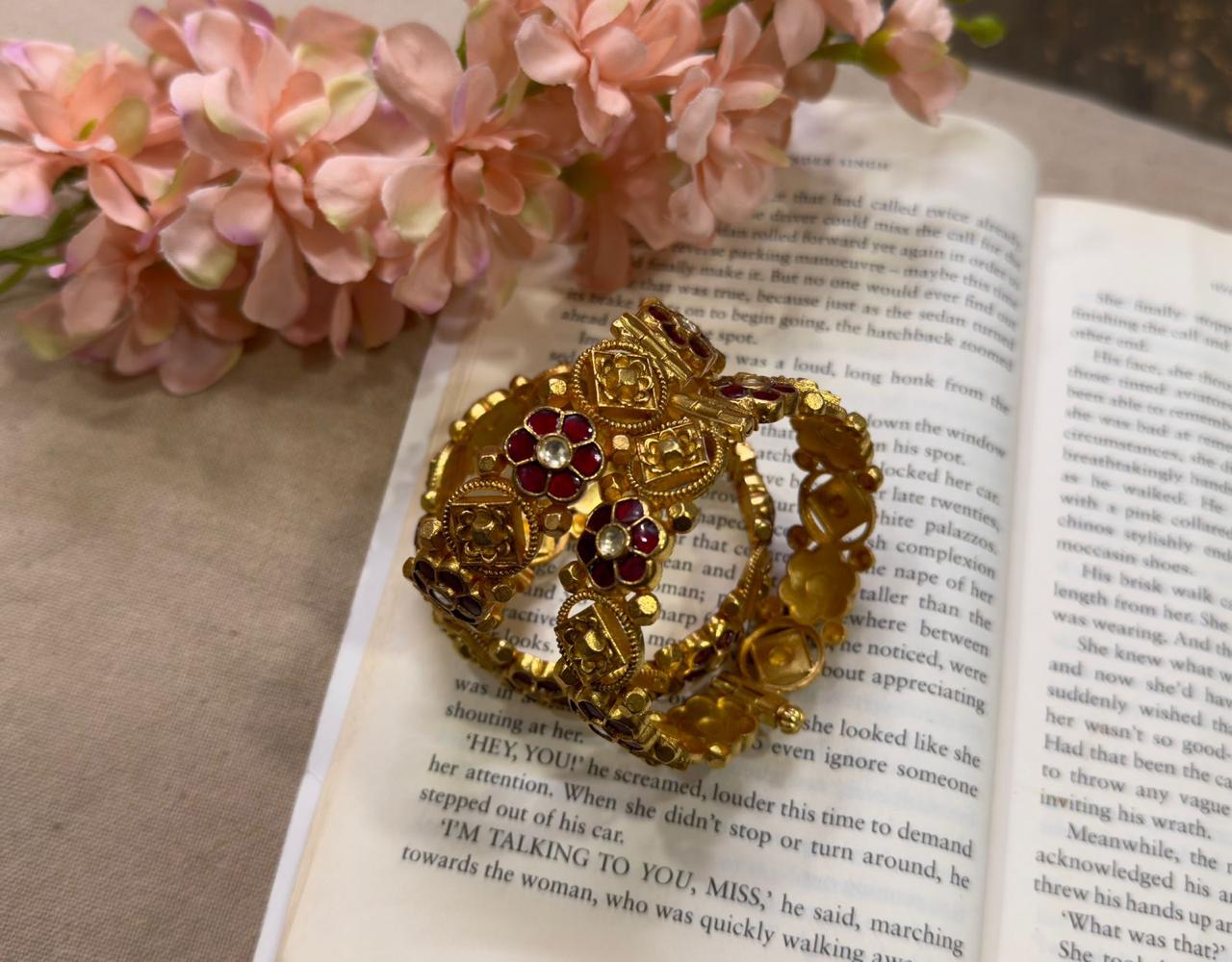 Antique Takkar Bangles - VNHN005