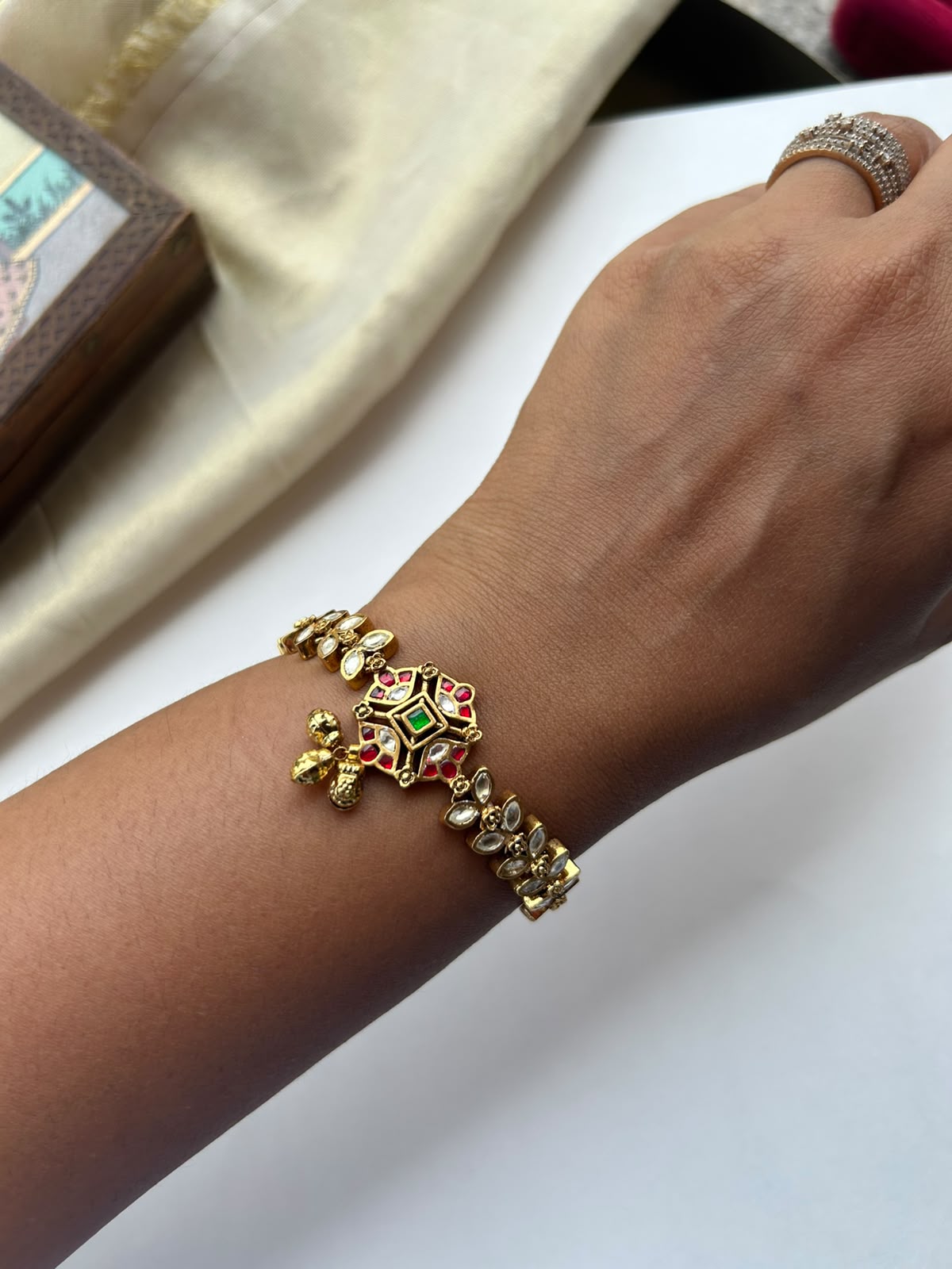Flower Jadau Bracelet VNHN087
