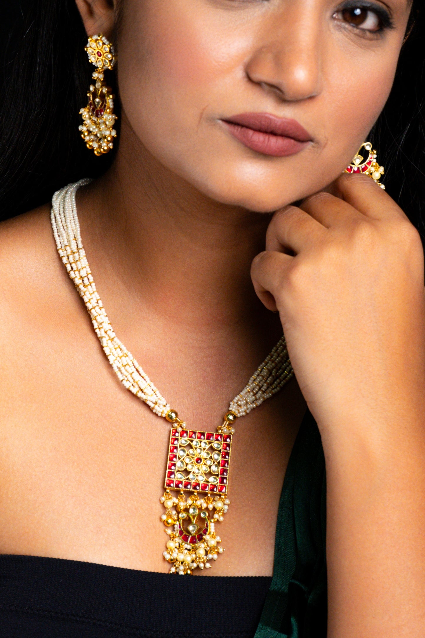 White Pearl Takkar Medium Length Necklace Set - VNN007