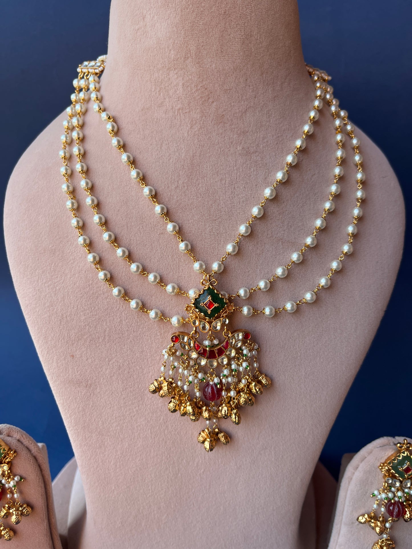 Heritage Pendant Pearl Mala Layered Set VNN544