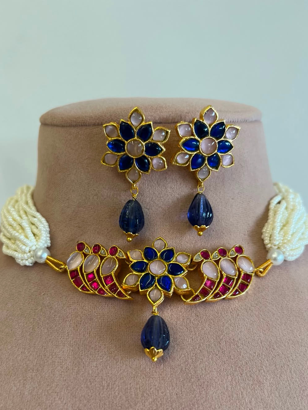 Floral Motifs Peacock Stone Chokar Set VNN617