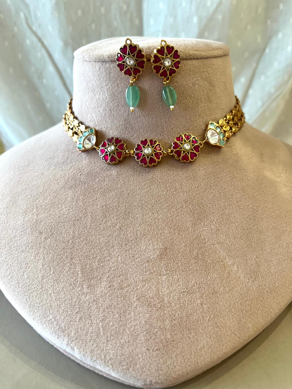 Royal Petal Choker Set VNN621