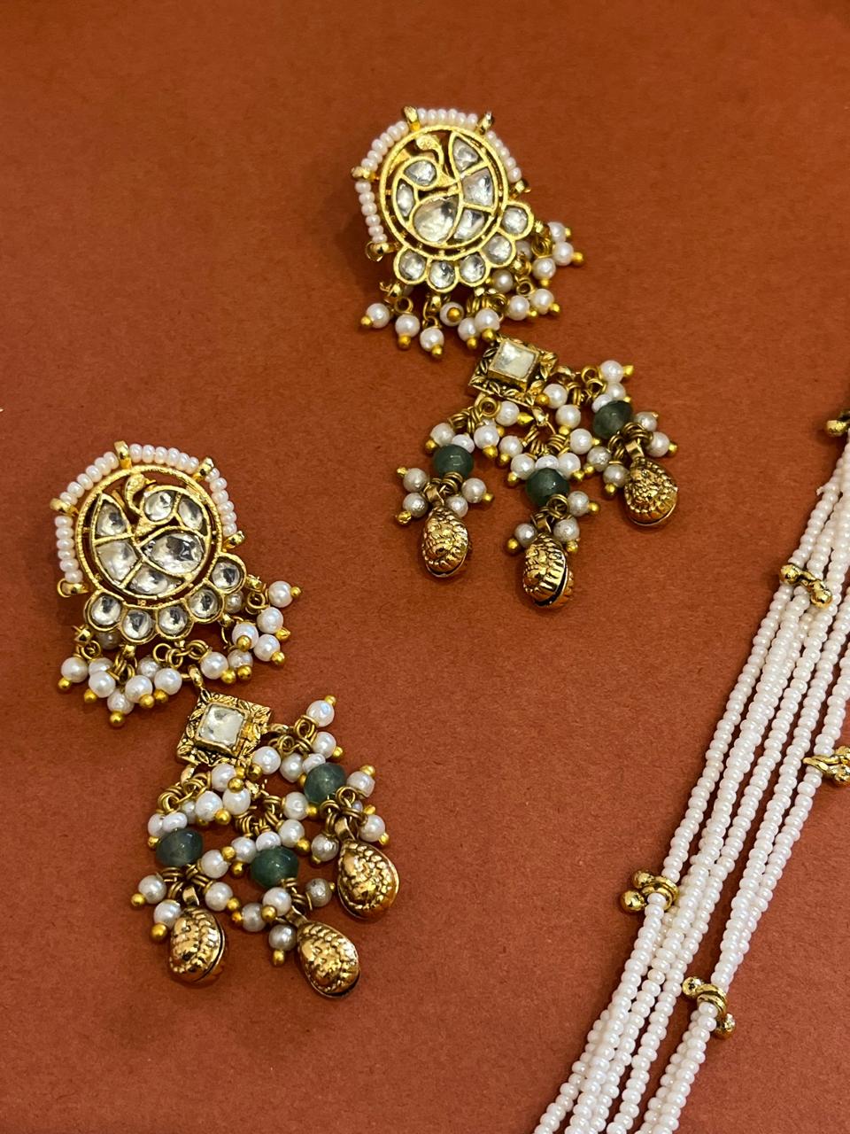 Mayur White Jadau Pendant Set VNN687