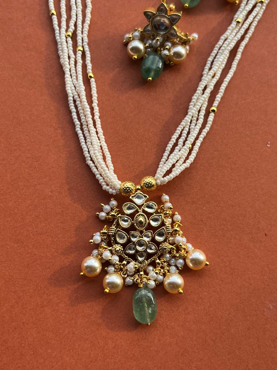 Pearl Bloom Pendant Set VNN690