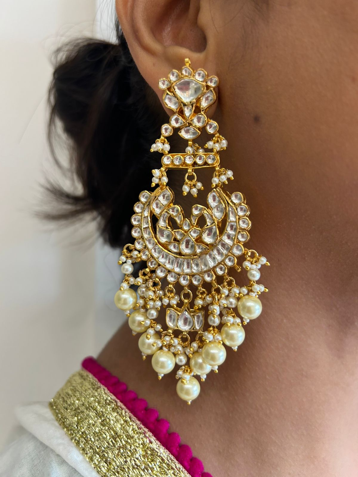 Mor White Chandbali- VNE318