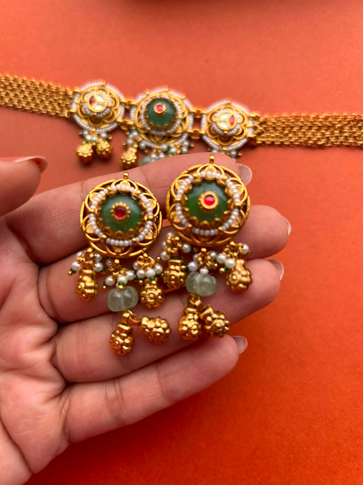 Emerald Green Stone Chain Chokar Set- VNN537