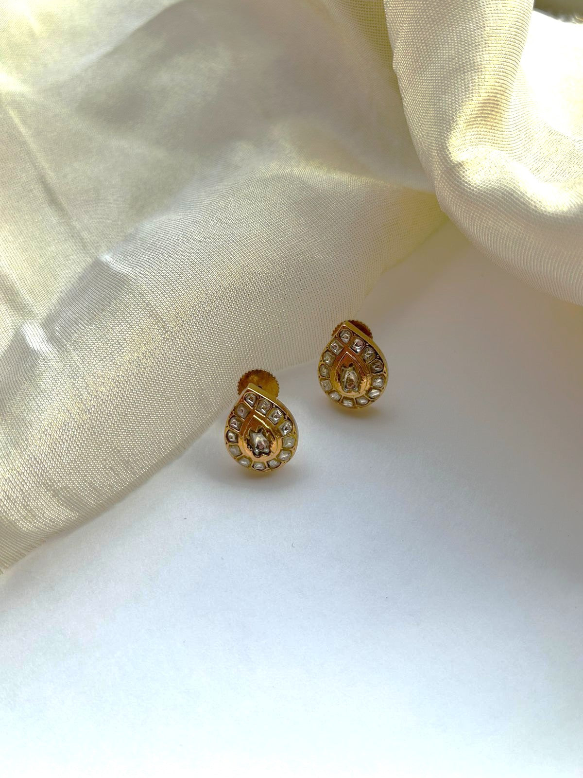 Ovate Studs - VNE316