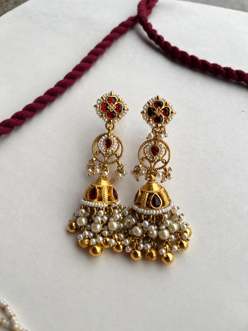 Red Floral Jadau Pearl Chokar Set VNN545