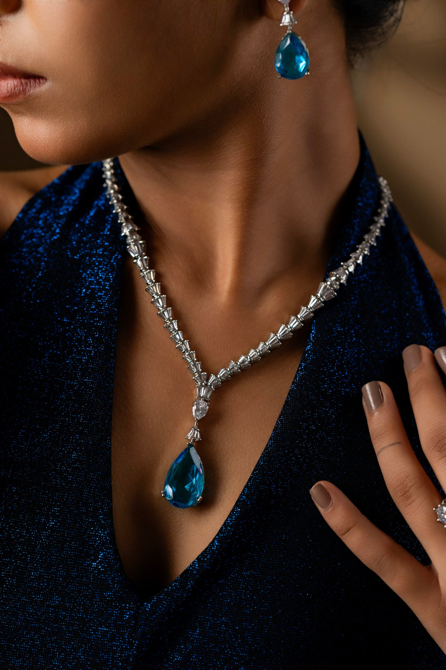 Blue Stone Diamond Necklace Set VNN401