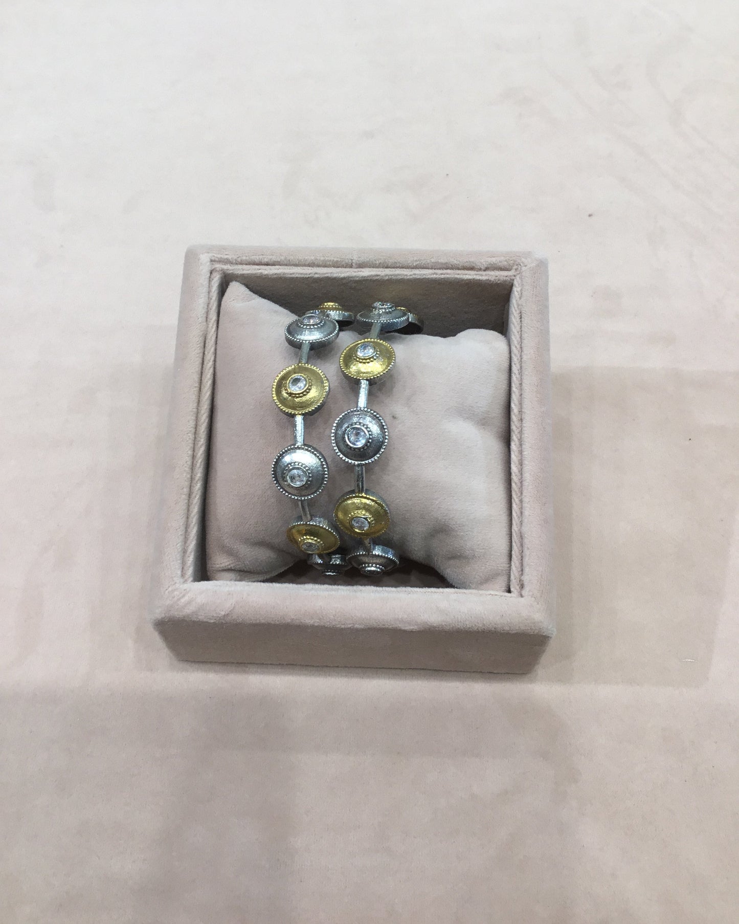 Round Stone Bangles- VNG021