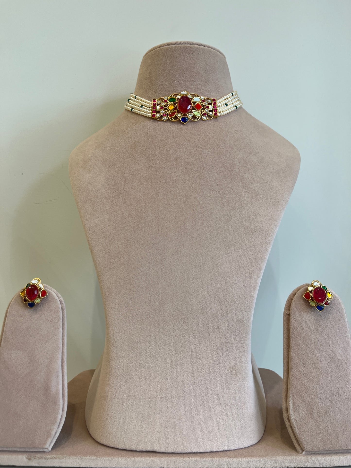 Multi Stone Pearl Chokar Set VNN569