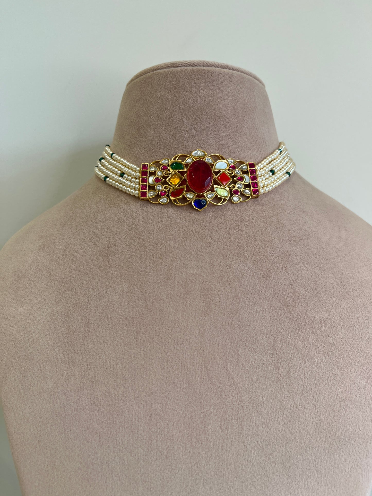 Multi Stone Pearl Chokar Set VNN569