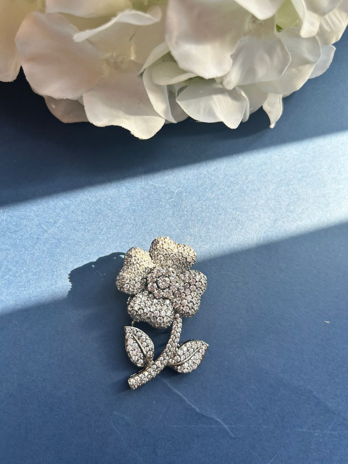 Flower Diamond Broach VNA010