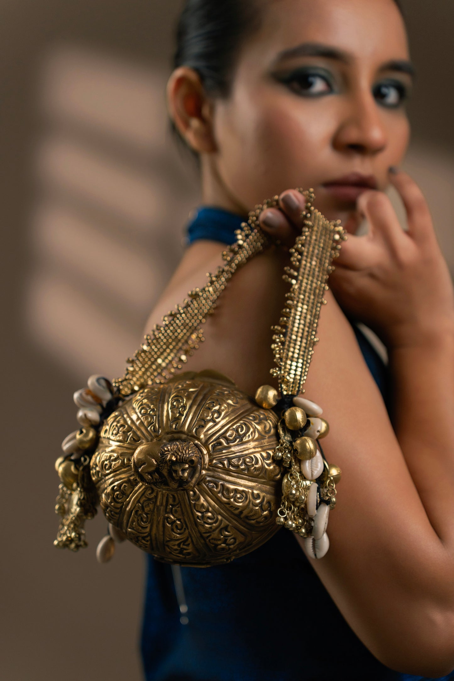 Ovel Shape Lion Bag - VNA021