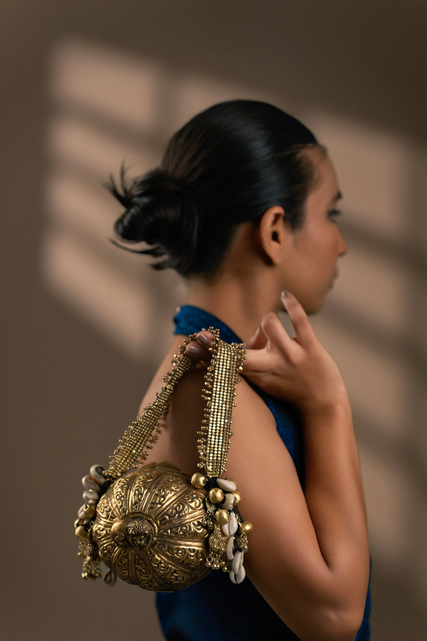 Ovel Shape Lion Bag - VNA021