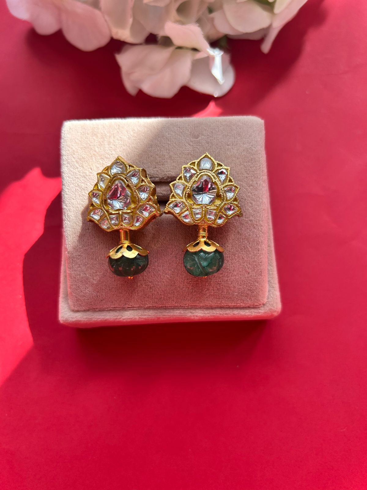 White Pan Pearl Drop Studs VNE098
