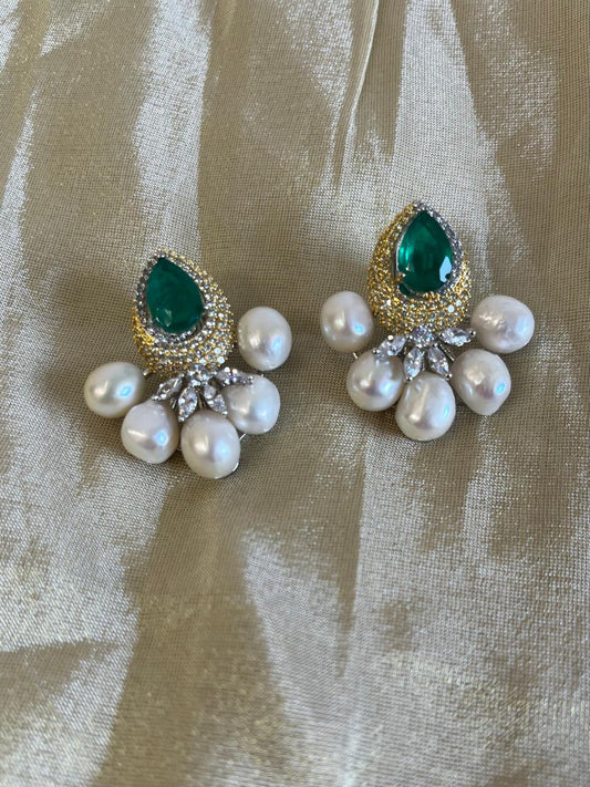 Royal Green & Pearl Studs VNE309