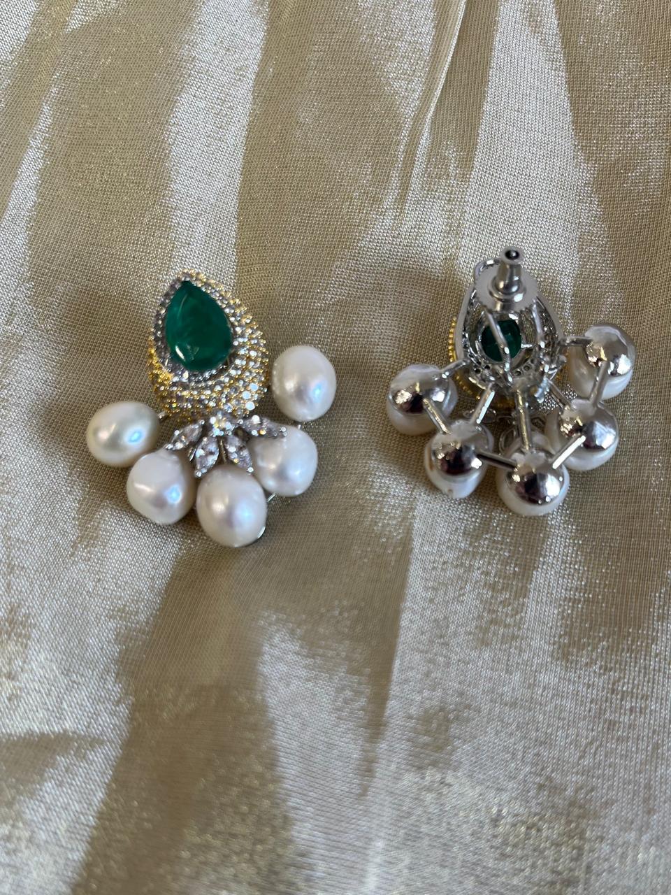 Royal Green & Pearl Studs VNE309