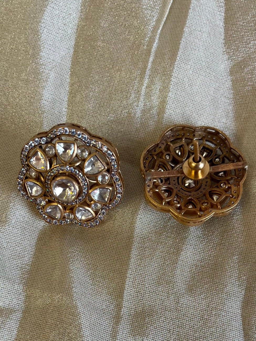Aura Floral Polki Studs VNE319