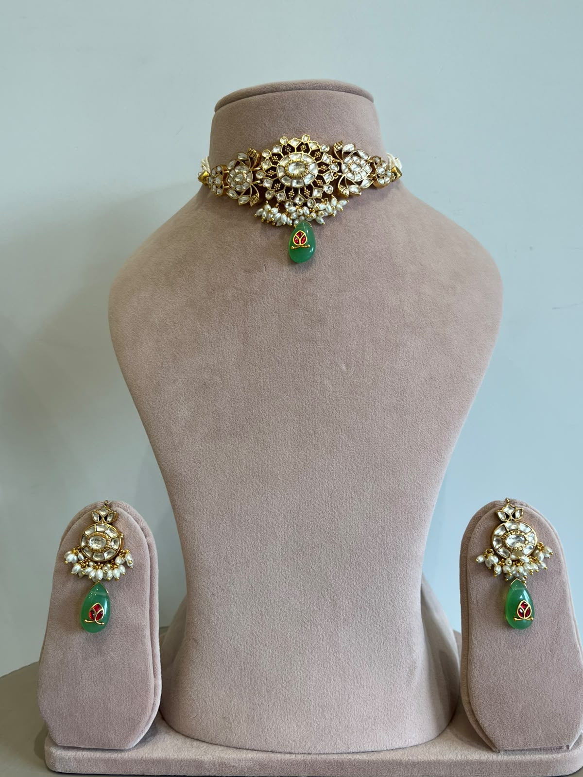 White Jadau Green Dangling Chokar Set VNE613
