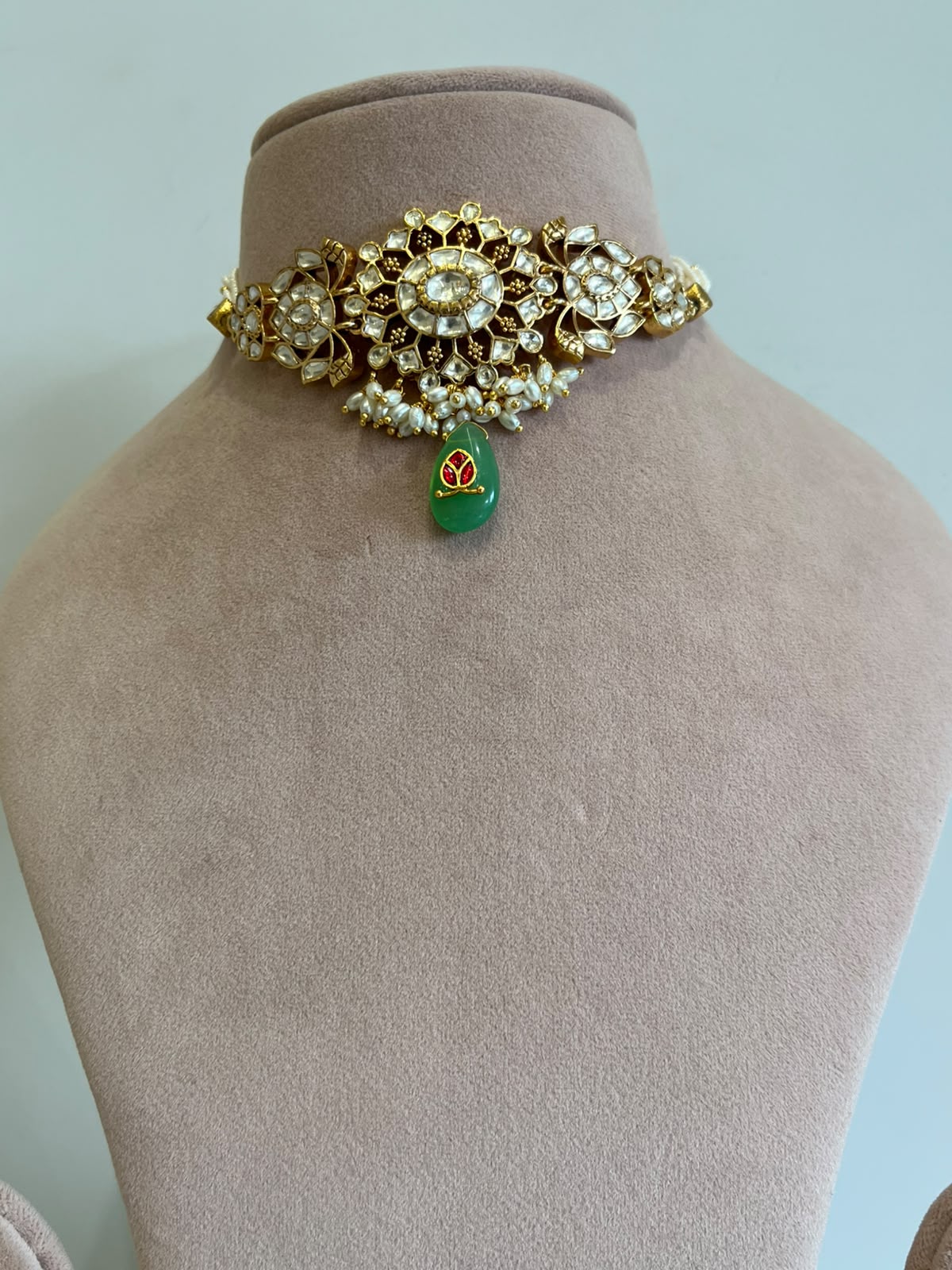 White Jadau Green Dangling Chokar Set VNE613