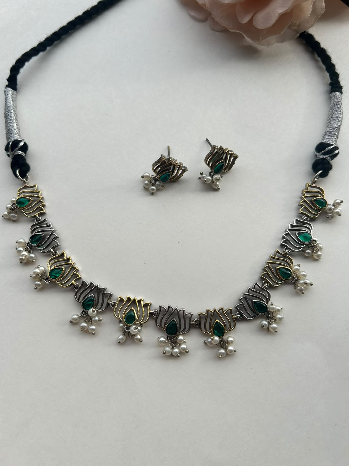 Lotus Dual Tone Green Choker Set VNG237