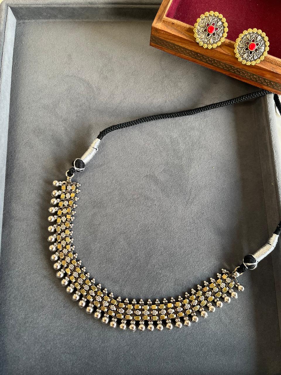 Dual Tone Flower Patto Necklace Set VNG246