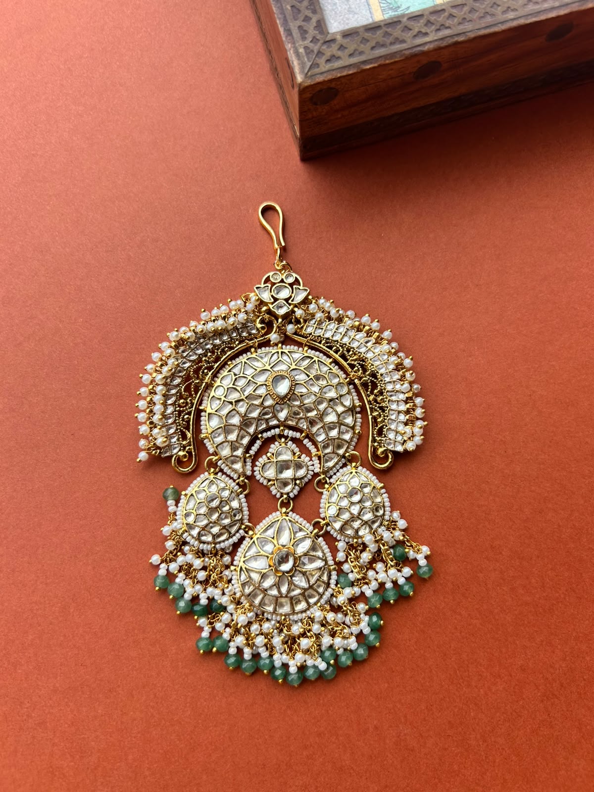 White Jadau Hair Broach VNHA048