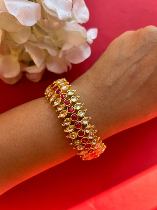 Takkar White Jadau Dori Bracelet VNHN088