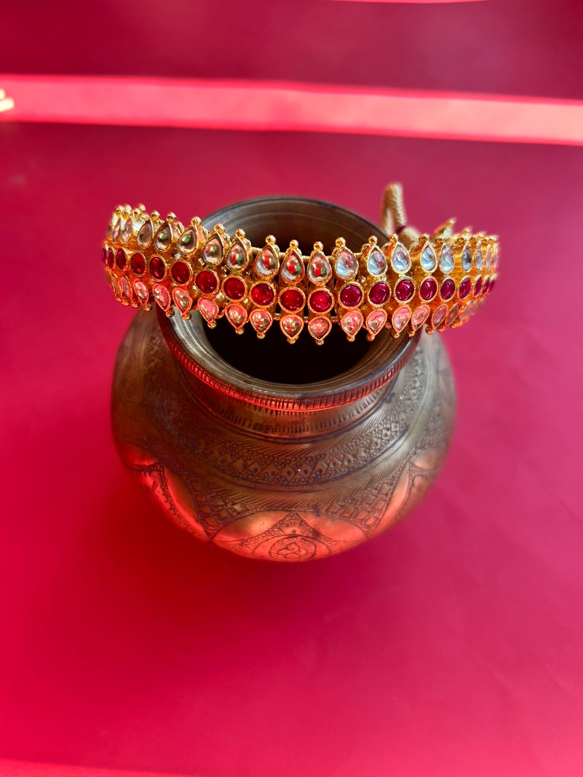 Takkar White Jadau Dori Bracelet VNHN088