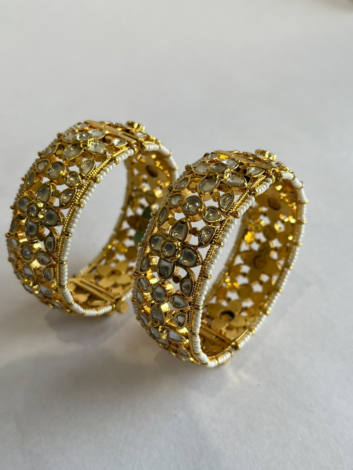 White Jadau Gold Finish Pearl Bangles VNHN229