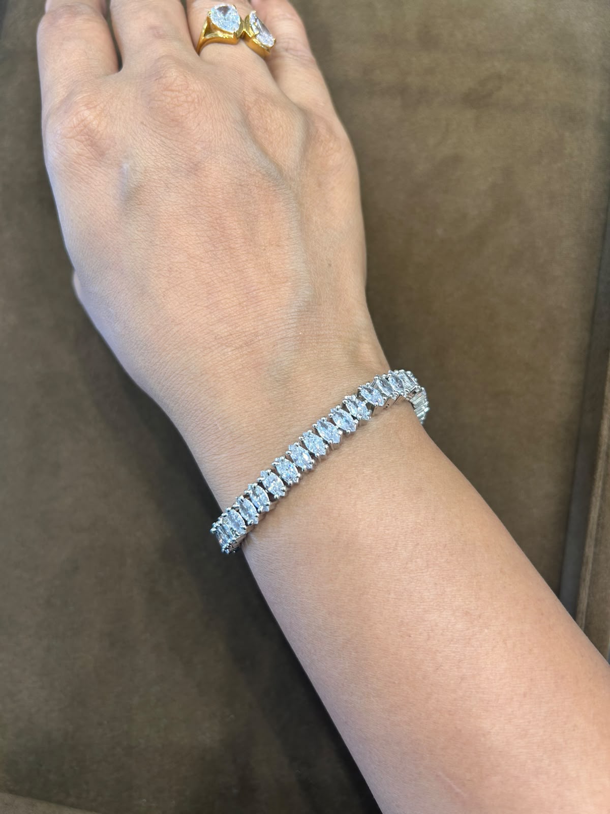 Pear Shape Diamond Bracelet VNHN237