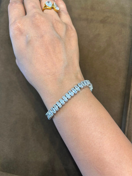 Pear Shape Diamond Bracelet VNHN237