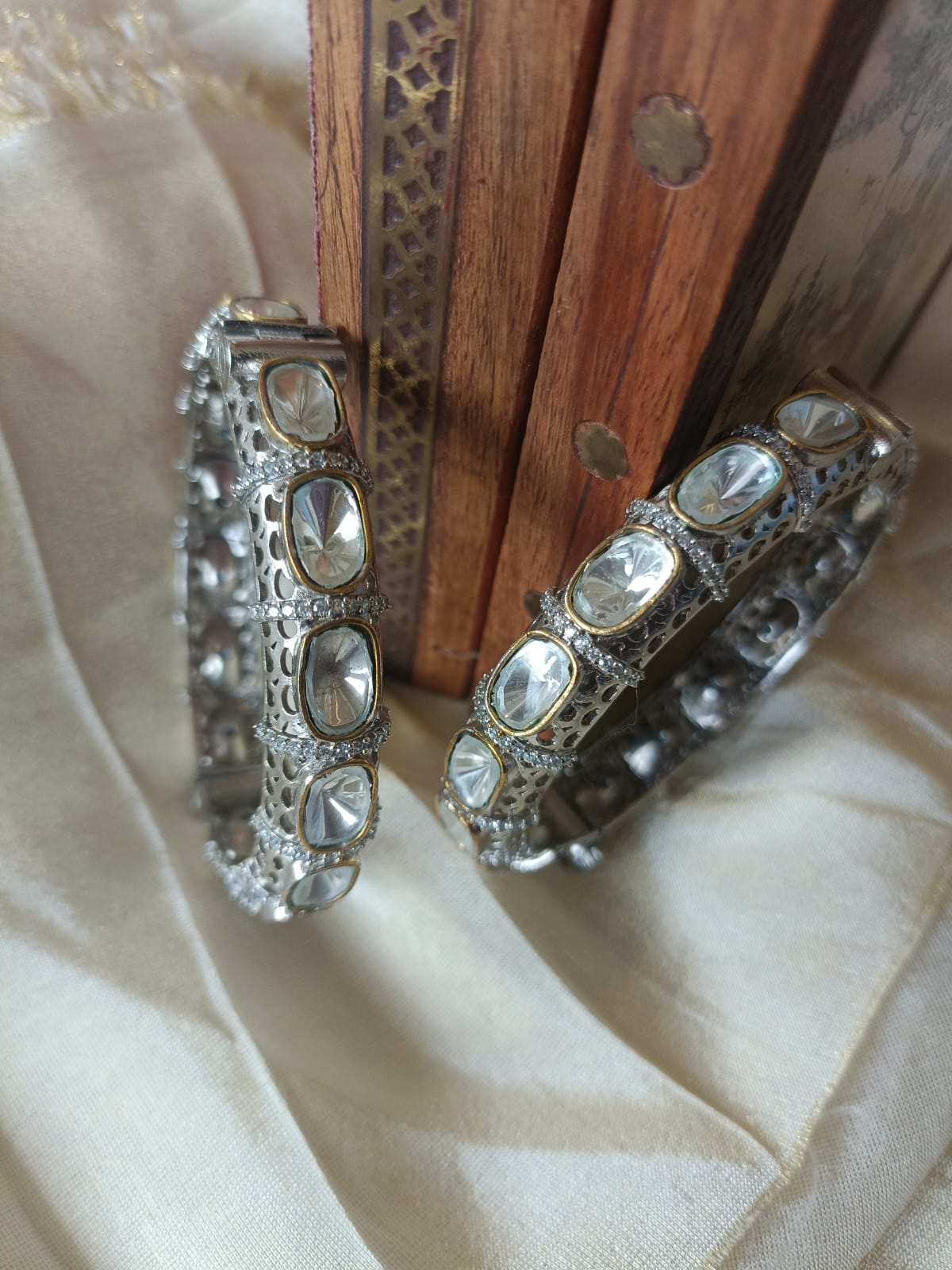 White Polki Silver Bangles- VNHN259