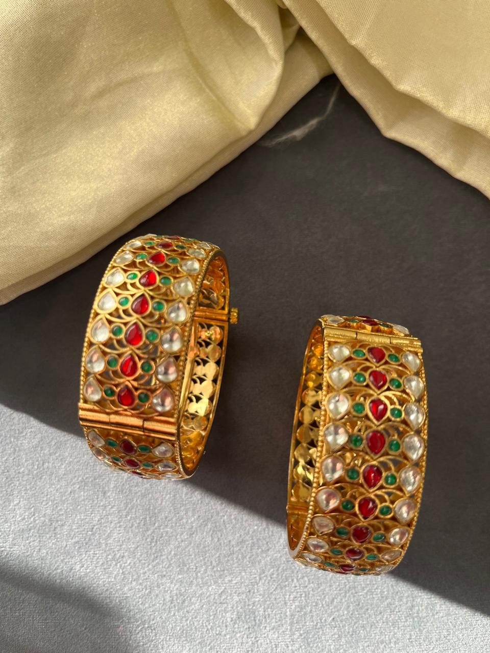 Kamal Jadau Bangles VNHN319