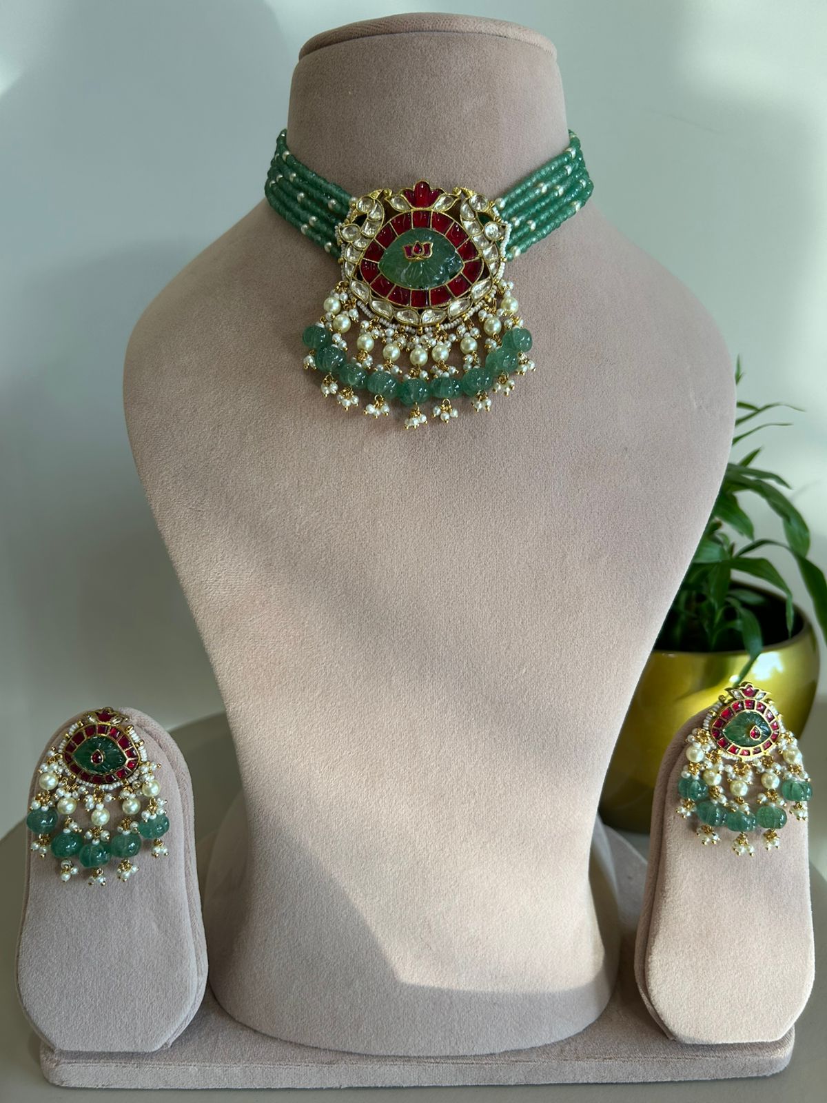 Green Stone Choker Set- VNN230