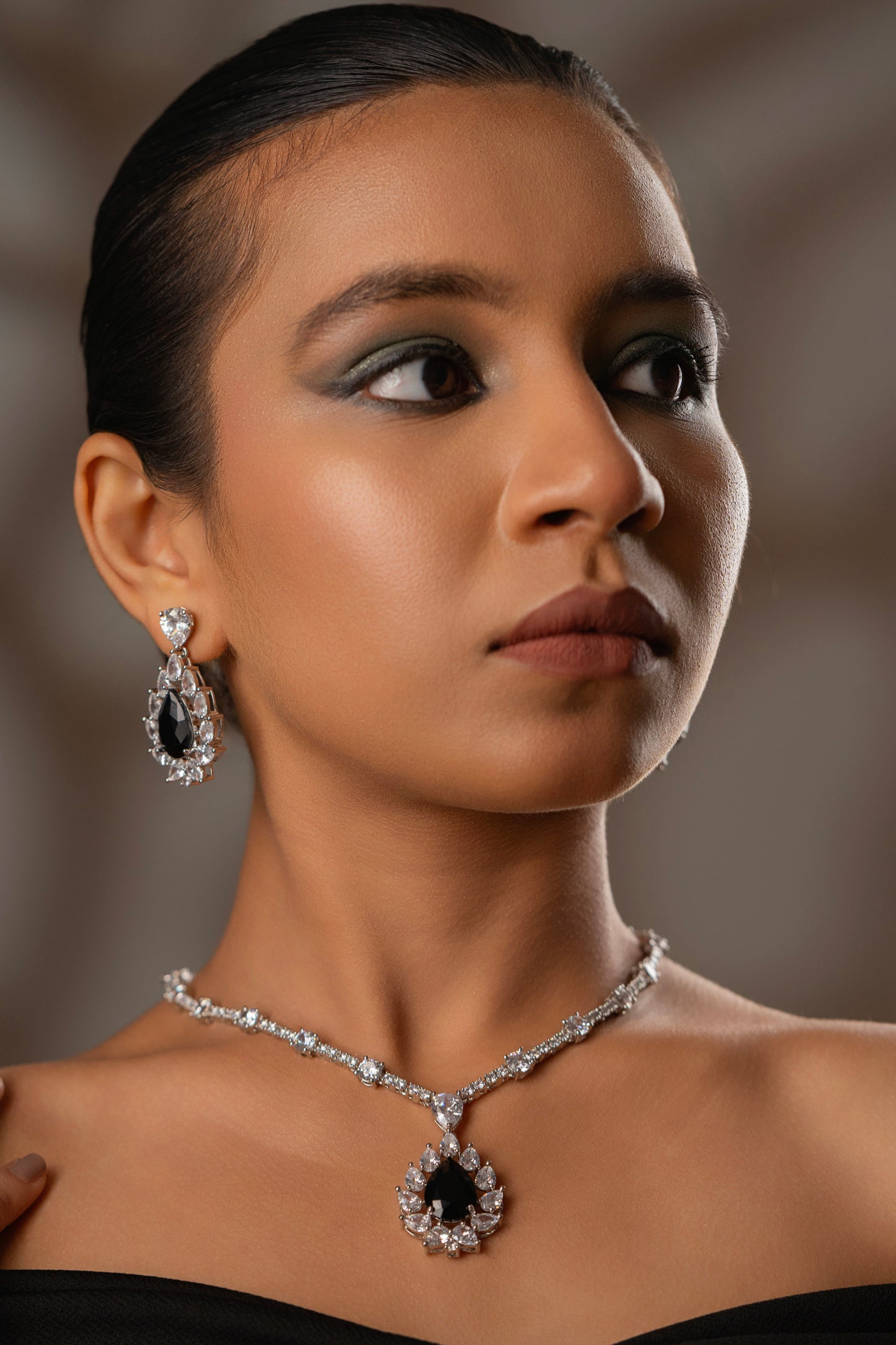 Black Stone Diamond Necklace Set-VNN402