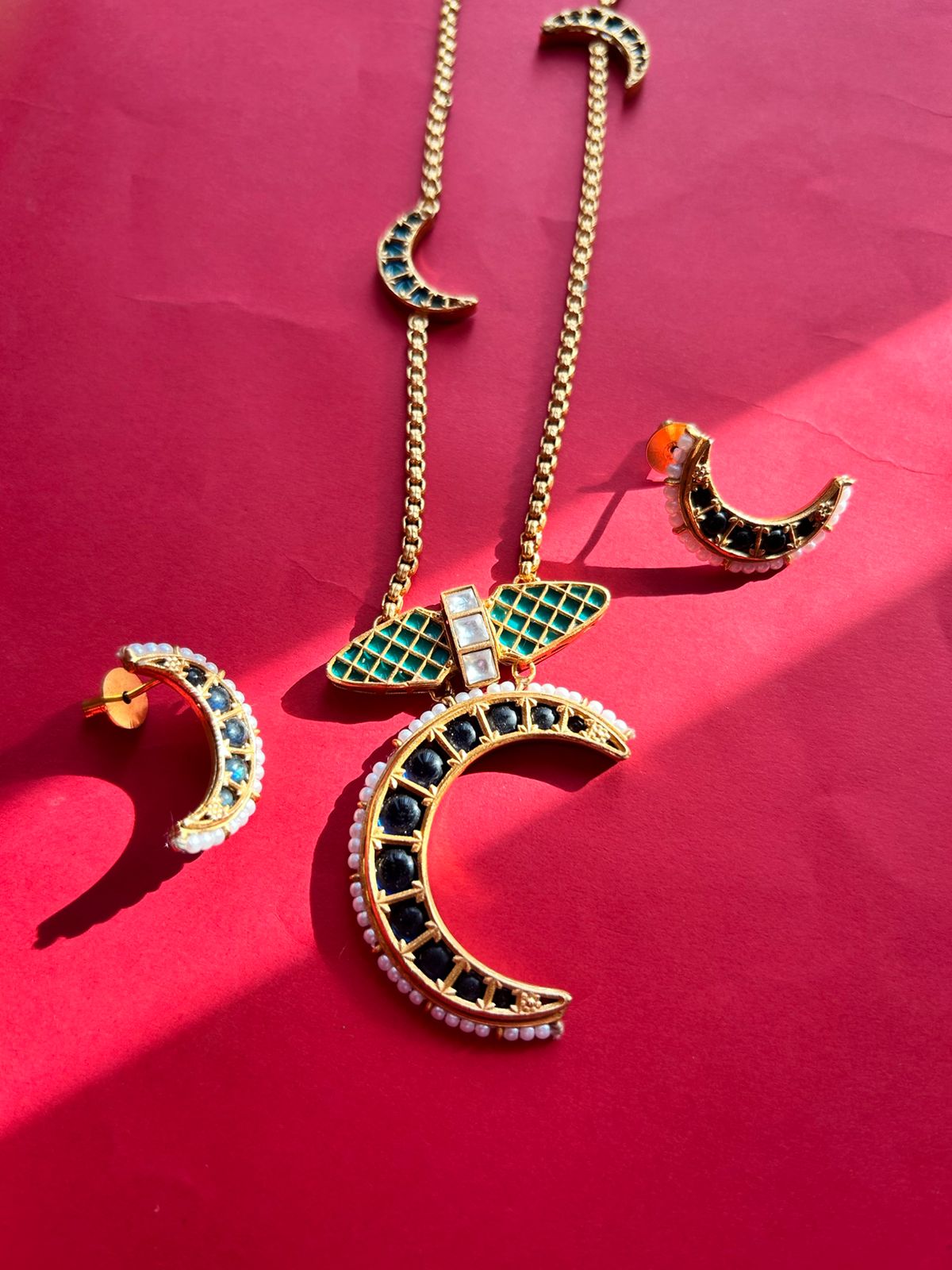 Blue Firoza Half Moon Pendant Chain Set VNN452