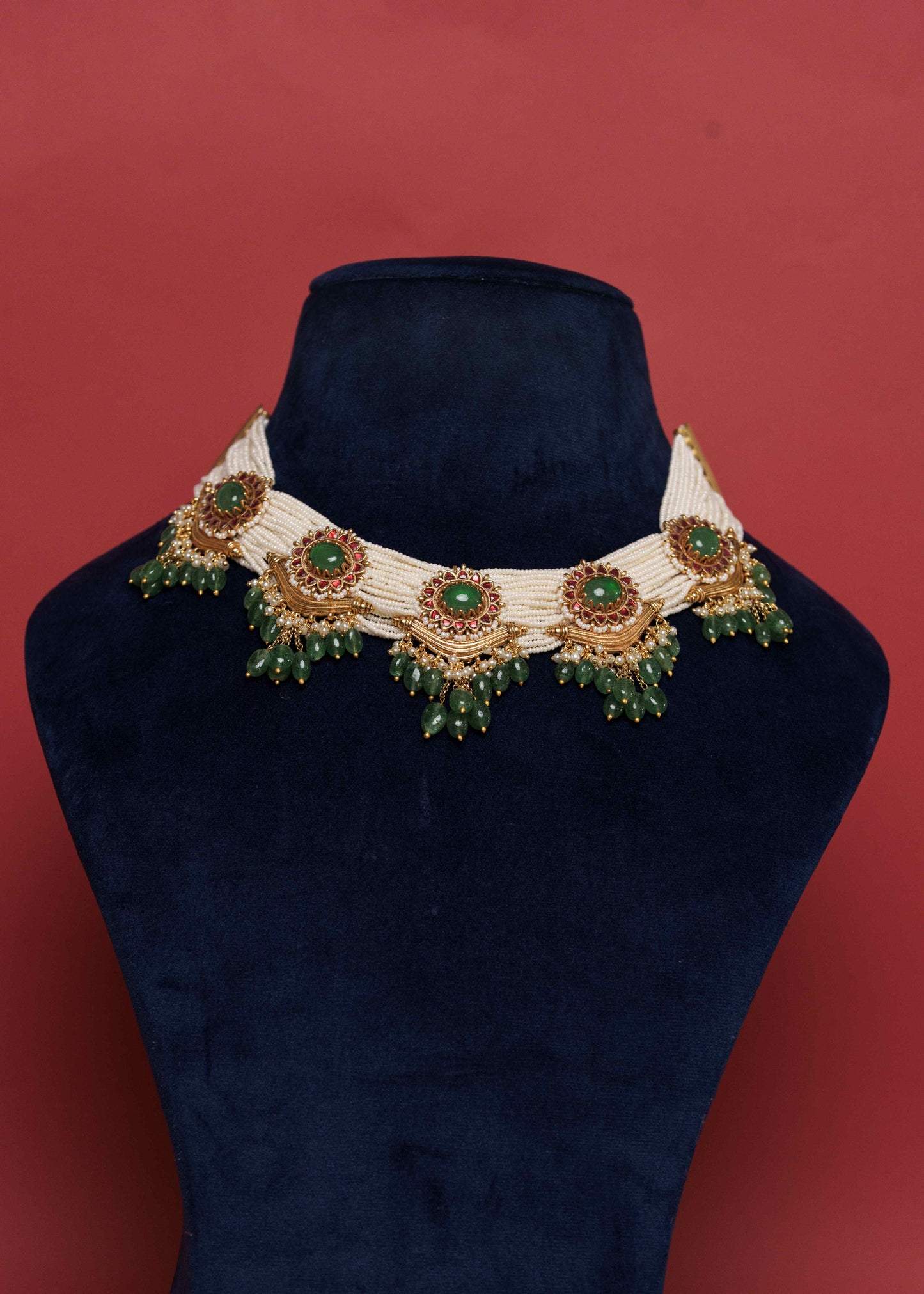 Round Jadau Pendant Pearl Necklace Set VNN491