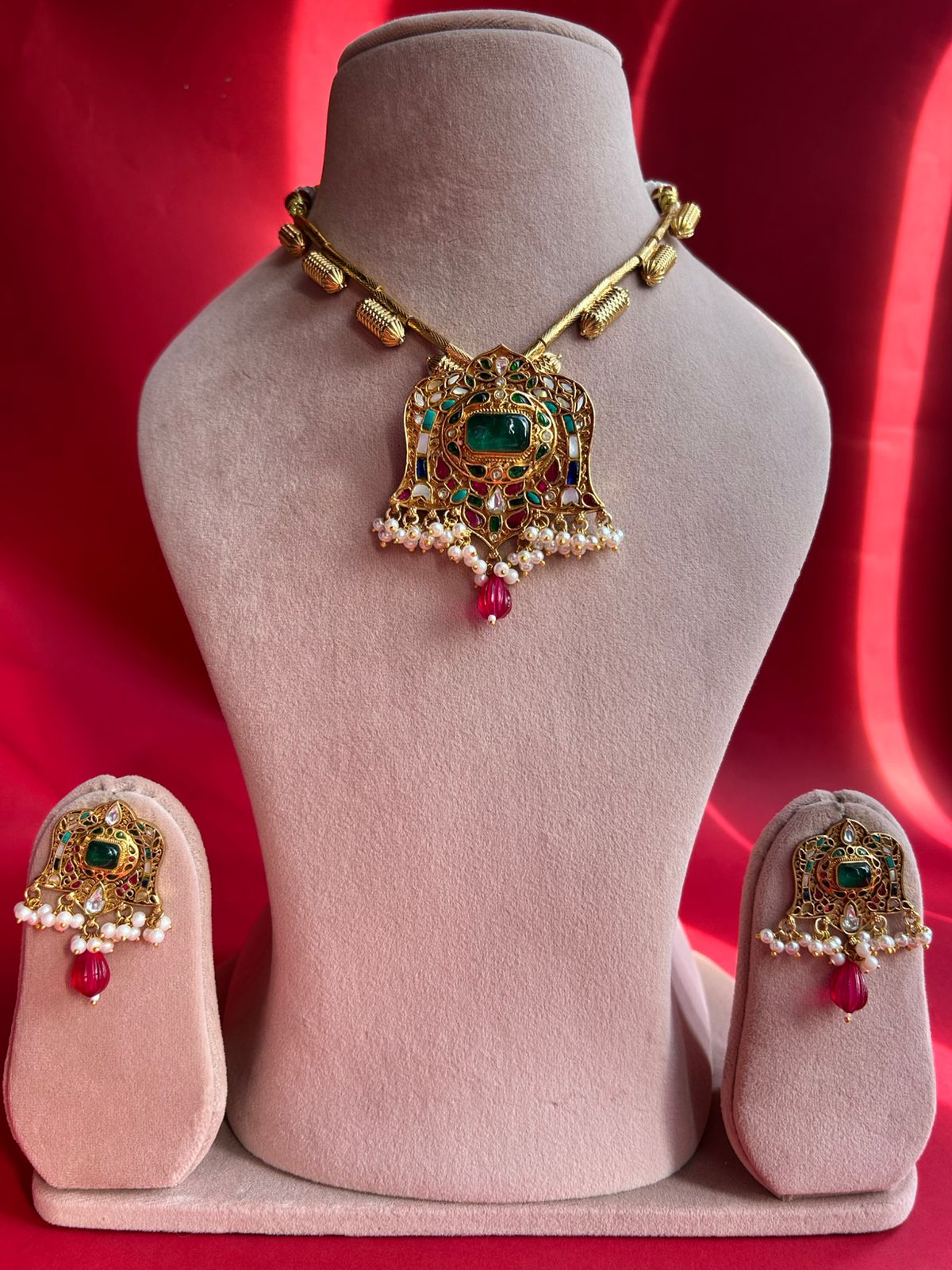 Green Stone Multi Aura Necklace Set VNN502