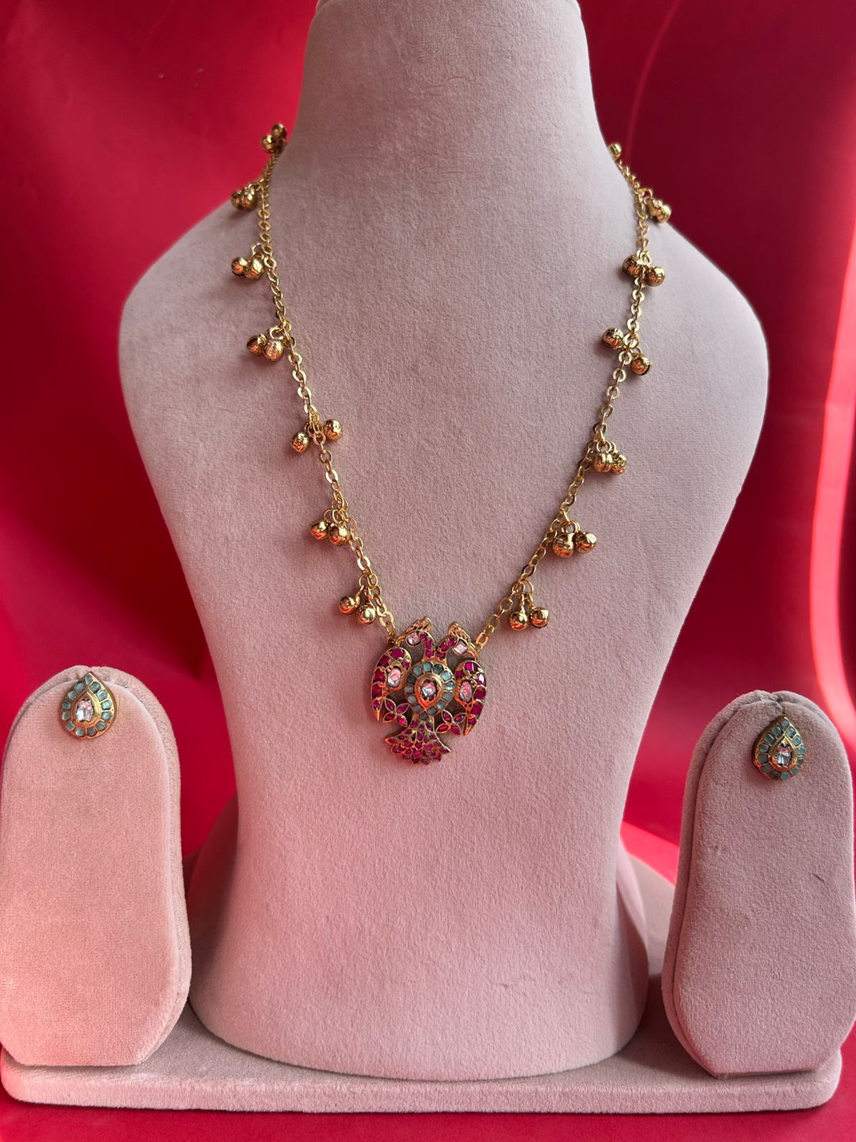 Peacock Multi Pendant Chain Set VNN504