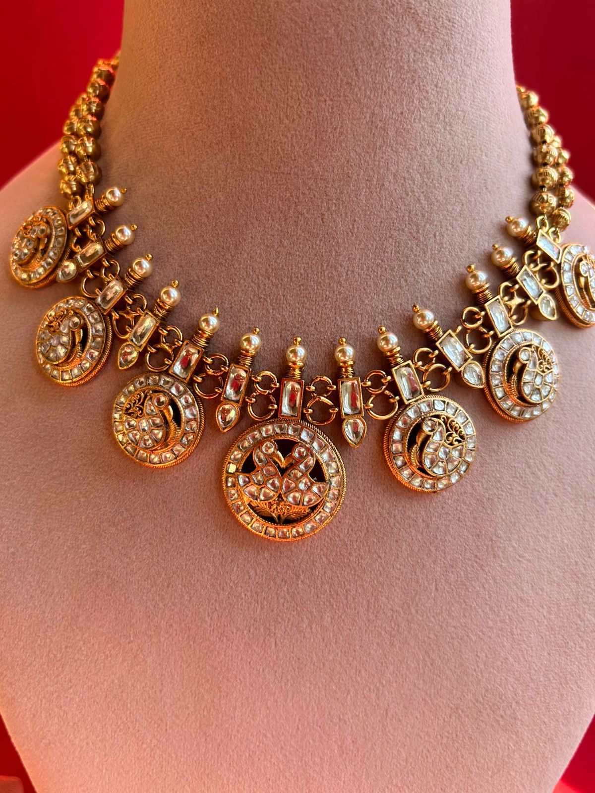 Peacock Coin White Jadau Necklace Set VNN510