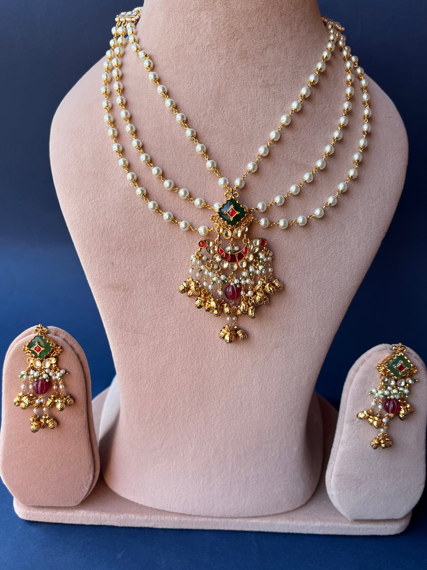 Heritage Pendant Pearl Mala Layered Set VNN544