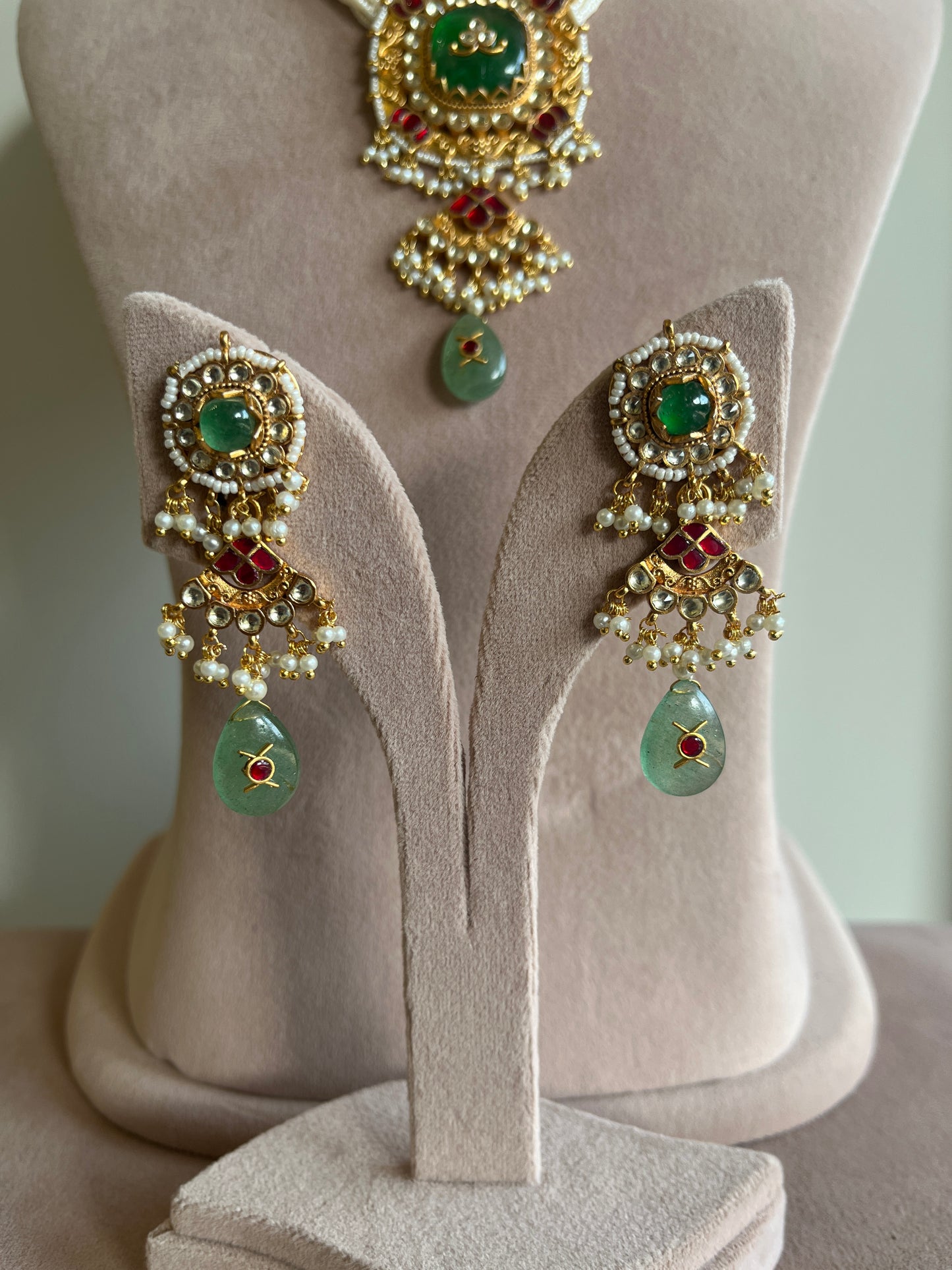 Green Stone Square Jadau Pendant Pearl Set VNN565
