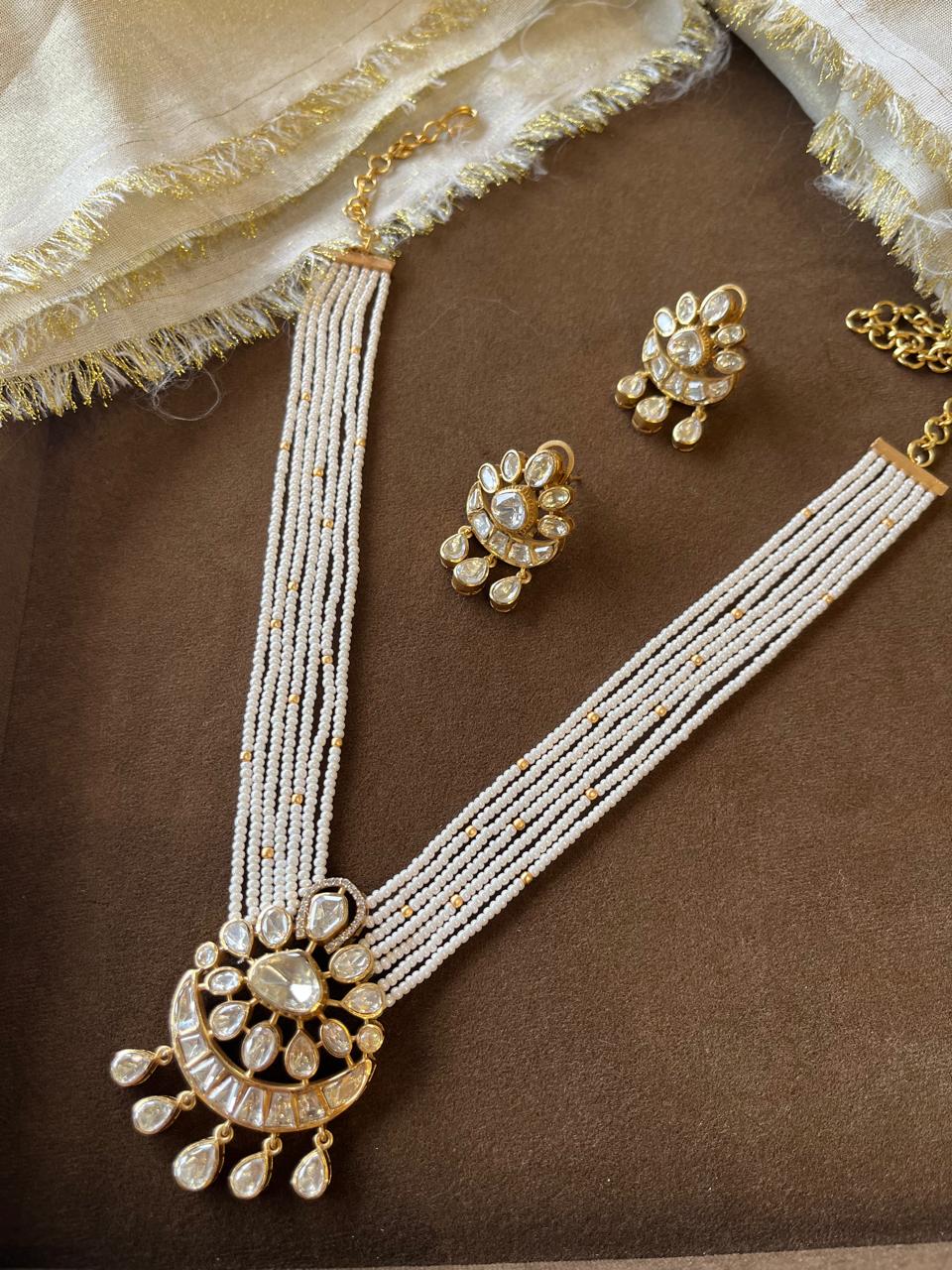 Floral Pendant Pearl Necklace Set VNN616