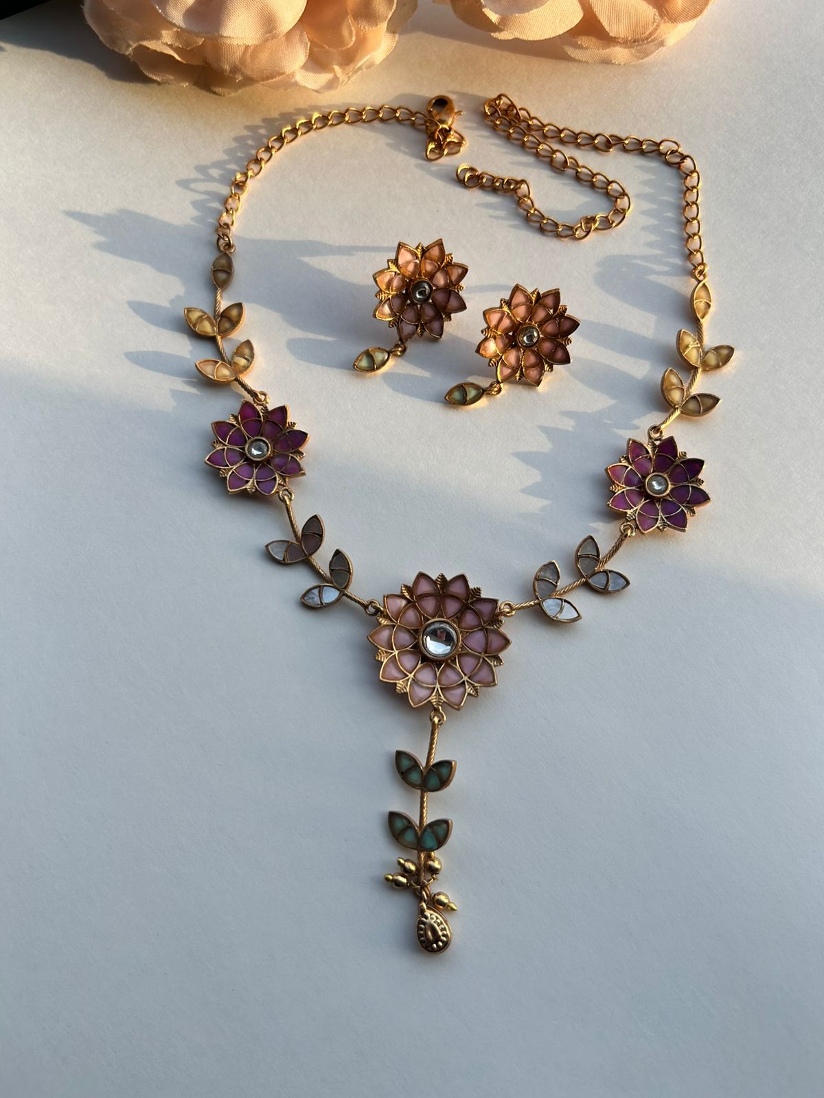 Surajmukhi Enameled Necklace Set VNN641