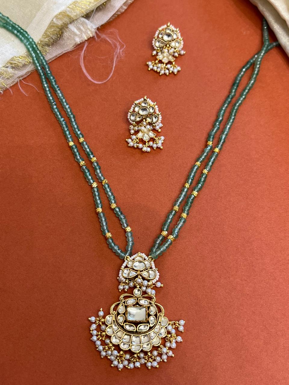 Flower Chand White Jadau Pendant Set VNN686