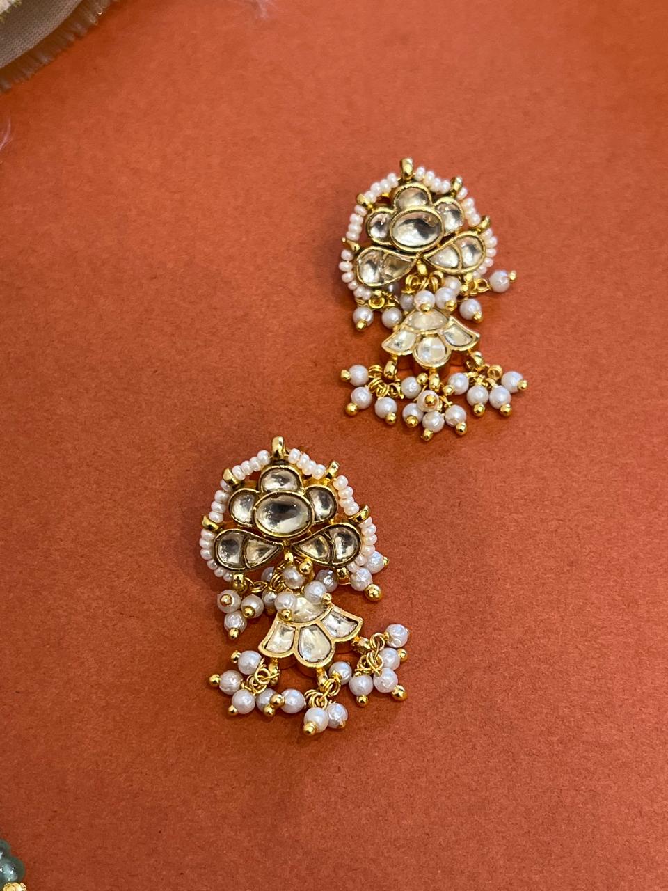 Flower Chand White Jadau Pendant Set VNN686