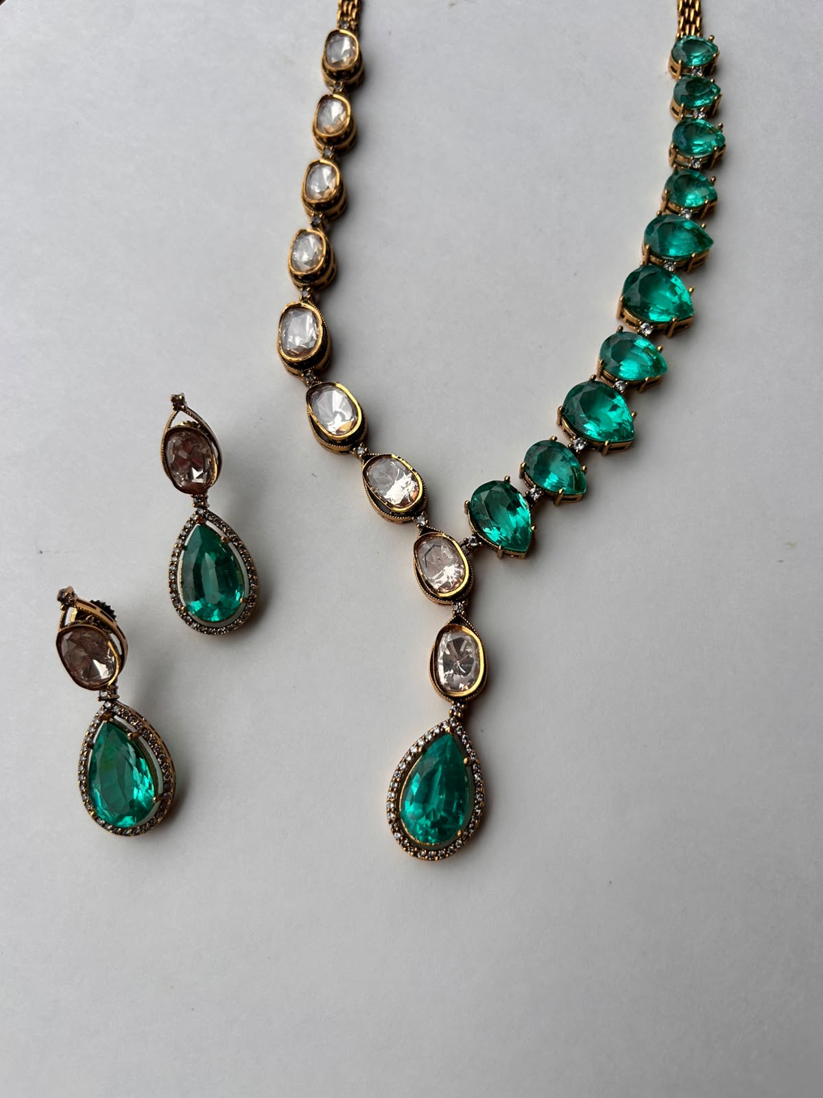 Moissanite Pan Tealgreen V Shape set VNN697