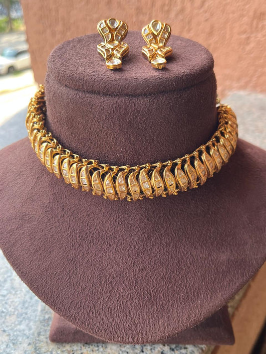 Sutrala Choker Necklace Set VNN711